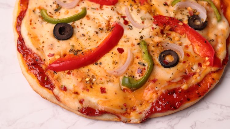 Homemade Pizza Recipe – No Yeast, No Cheese, No Oven