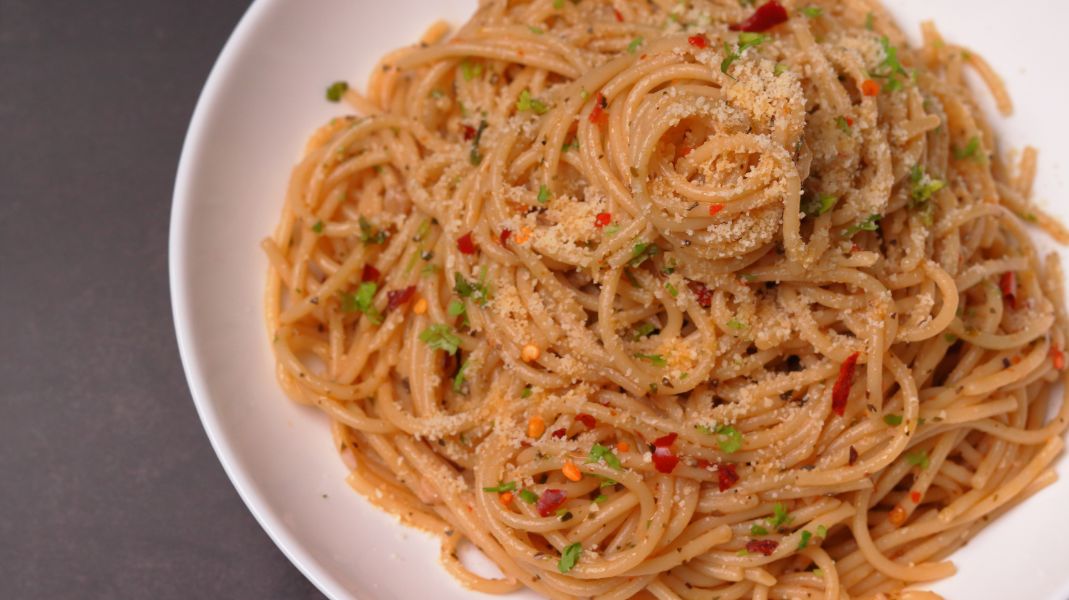 Easy Spaghetti Pasta – Spaghetti Aglio e Olio